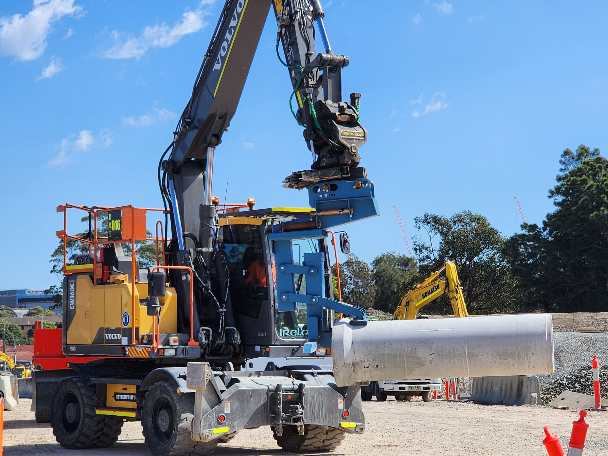 Mechanical Pipe Lifter excavator attachment for pipe lifting