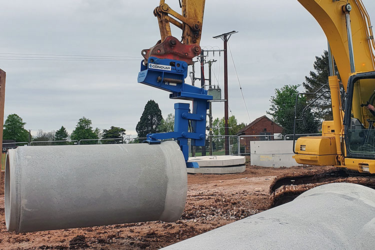 Excavator Pipe Lifter in action