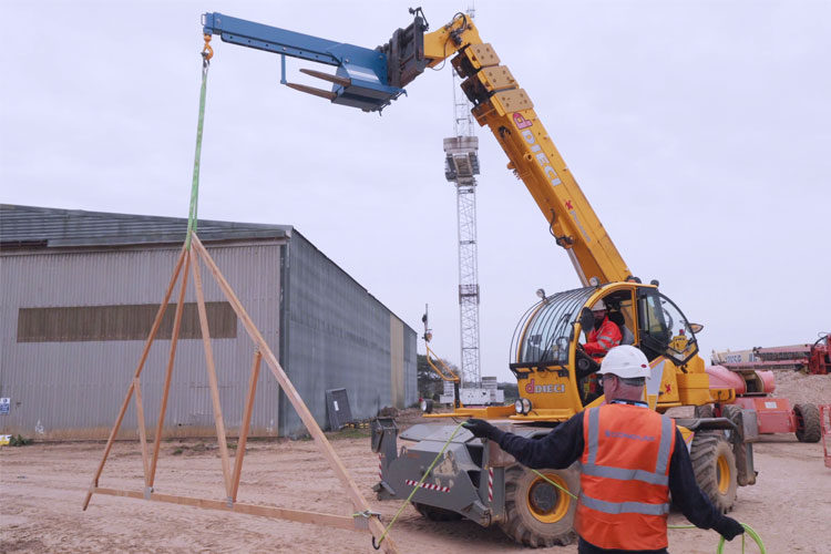 Forklift Crane Arm lifting roof truss